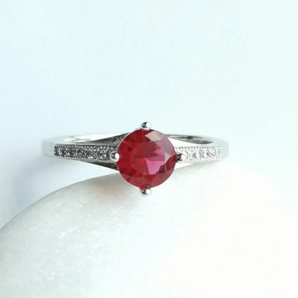 Ruby solitaire ring in Sterling Silver and White Sapphire size 8 🆕
